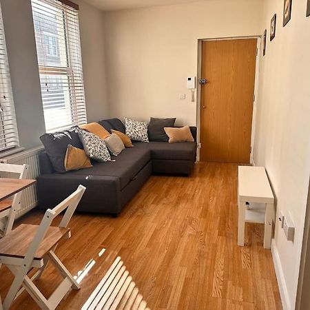 2 Bedroom Apartment In Se13 Londra Dış mekan fotoğraf