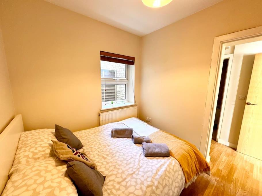 2 Bedroom Apartment In Se13 Londra Dış mekan fotoğraf