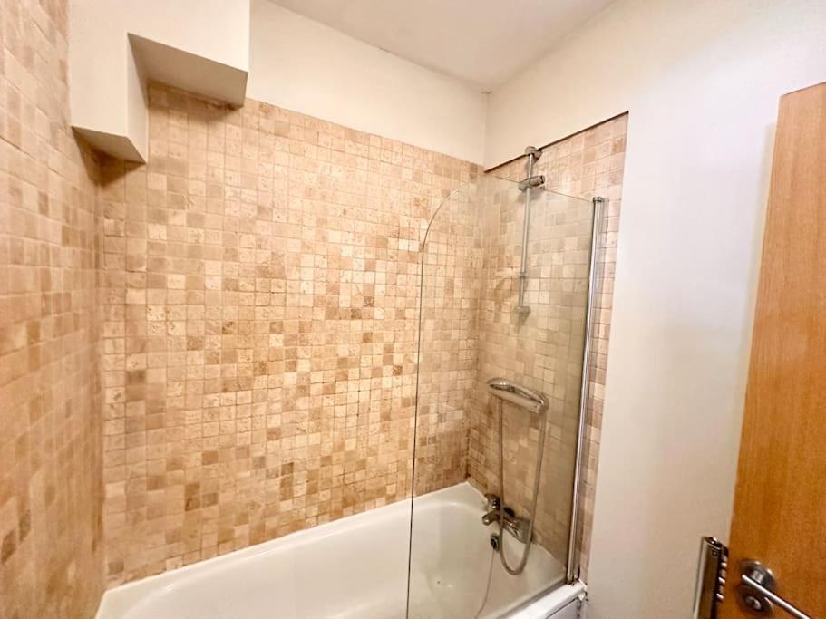 2 Bedroom Apartment In Se13 Londra Dış mekan fotoğraf