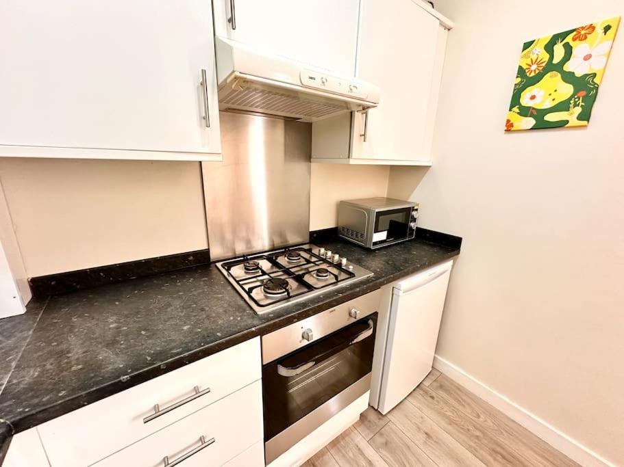 2 Bedroom Apartment In Se13 Londra Dış mekan fotoğraf