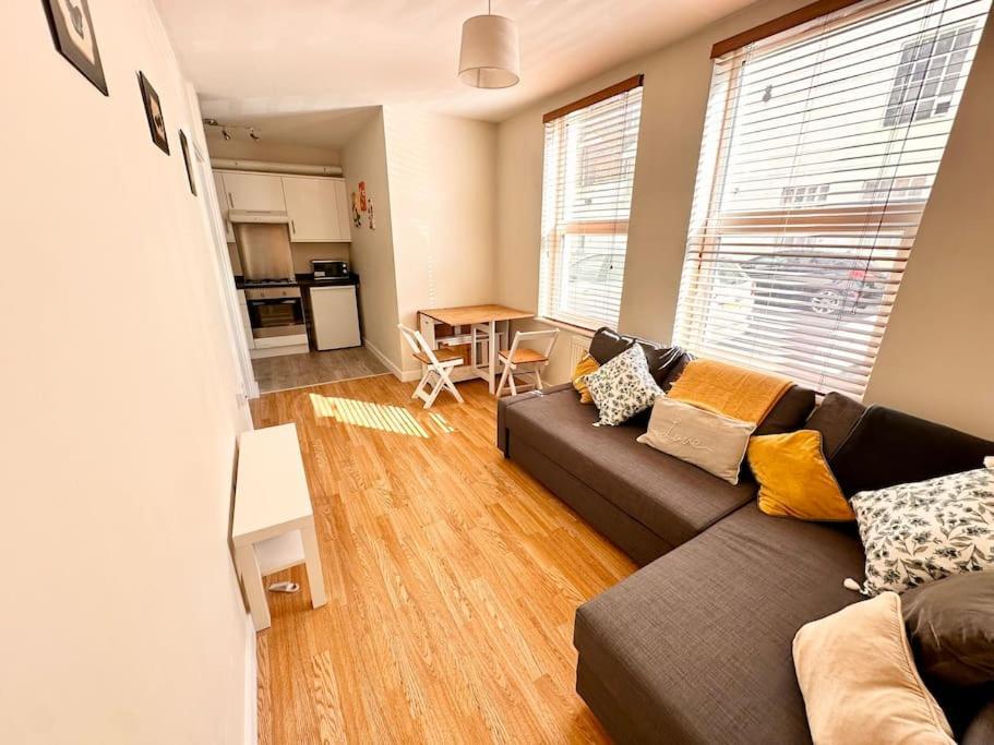 2 Bedroom Apartment In Se13 Londra Dış mekan fotoğraf