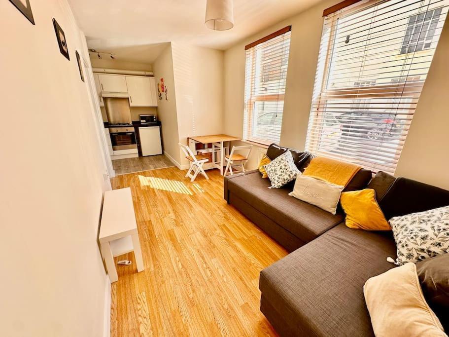2 Bedroom Apartment In Se13 Londra Dış mekan fotoğraf
